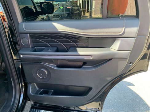 Used 2018 Ford Expedition Platinum image 18