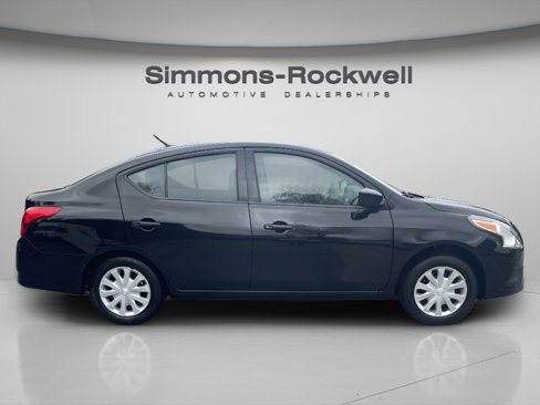 Used 2019 Nissan Versa S image 4