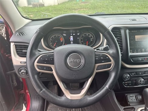 Used 2017 Jeep Cherokee Limited image 37