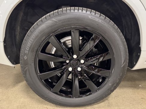 Used 2016 Volvo XC90 T6 Momentum w/ Momentum Plus Package image 38