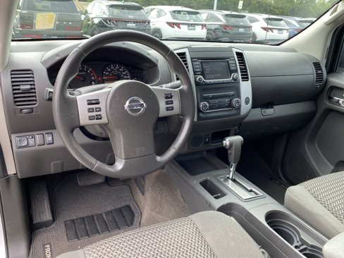 Used 2017 Nissan Frontier SV image 21
