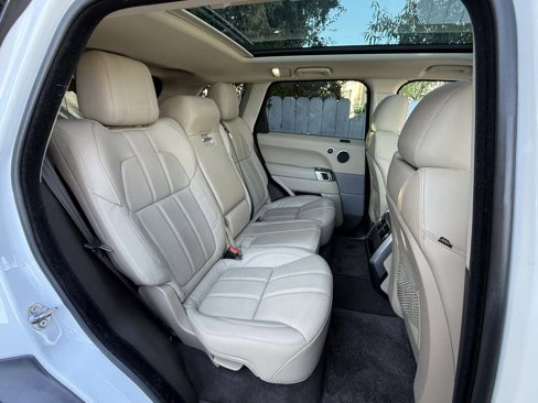 Used 2017 Land Rover Range Rover Sport SE image 11