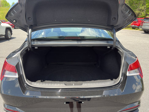 Used 2023 Hyundai Elantra SEL w/ Winter Weather Package image 9