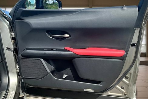 Used 2019 Lexus UX 200 image 24