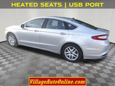 Used 2016 Ford Fusion SE w/ Equipment Group 202A image 2