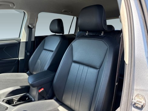 Used 2024 Volkswagen Tiguan SE image 23