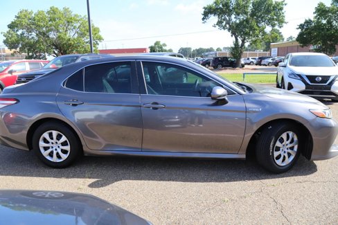 Used 2019 Toyota Camry LE image 2