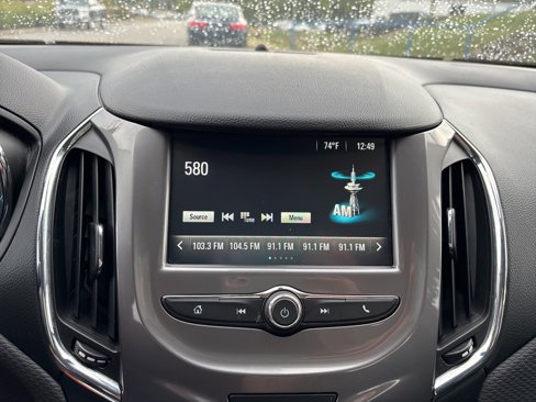 Used 2017 Chevrolet Cruze LT image 9