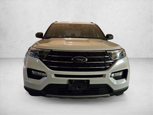 Used 2020 Ford Explorer XLT w/ Equipment Group 202A image 2