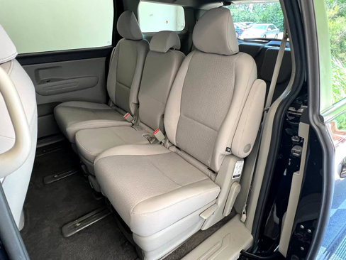 Used 2017 Kia Sedona LX image 9