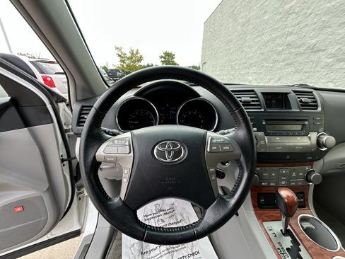 Used 2010 Toyota Highlander Limited image 16