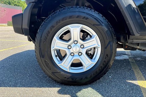 Used 2018 Jeep Wrangler Sport image 8