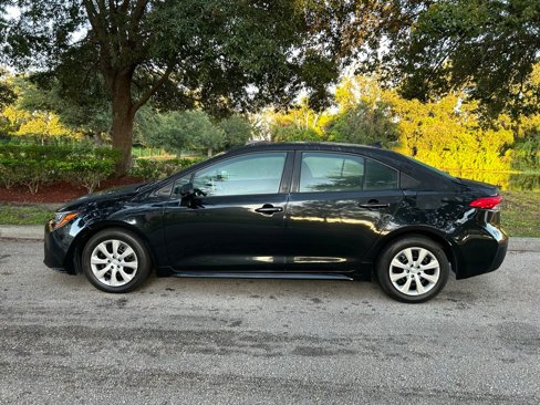 Used 2021 Toyota Corolla LE image 2