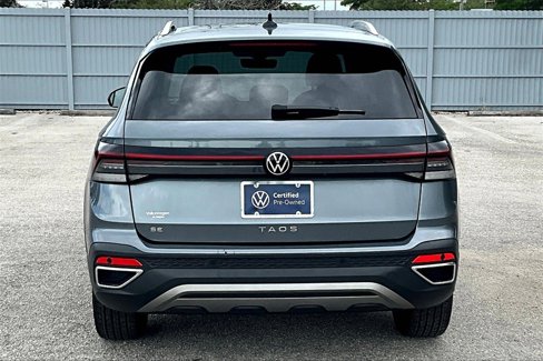 Certified 2025 Volkswagen Taos SE w/ Black Wheel Package image 6