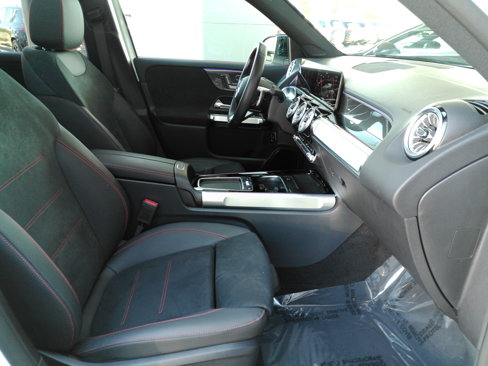 Used 2024 Mercedes-Benz GLB 250 4MATIC image 27
