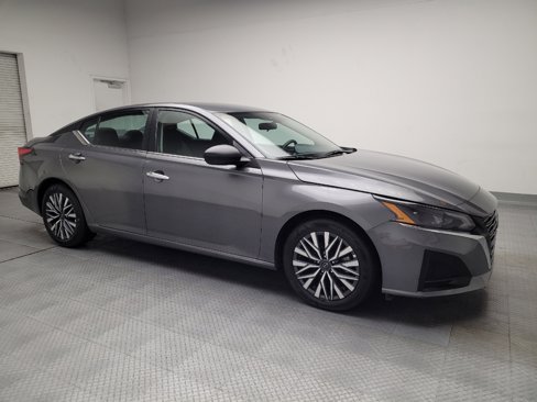 Used 2024 Nissan Altima 2.5 SV image 11
