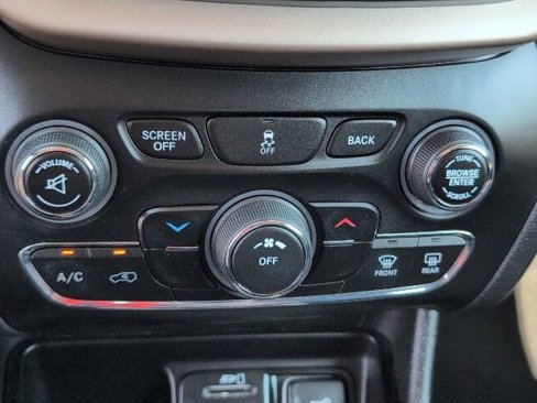 Used 2017 Jeep Cherokee Latitude w/ Comfort & Sound Group image 22