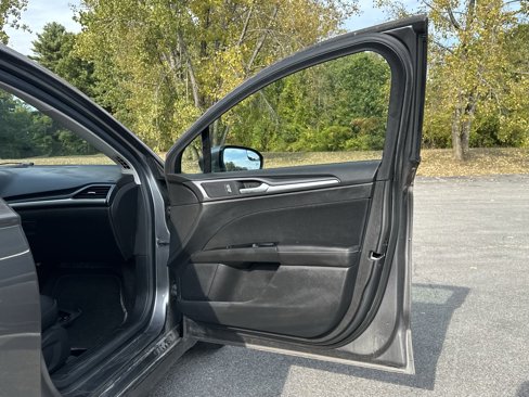 Used 2013 Ford Fusion SE image 32