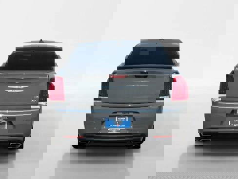 Used 2018 Chrysler 300 Touring w/ Driver Convenience Group image 4