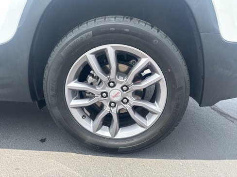 Used 2024 GMC Terrain SLT image 24