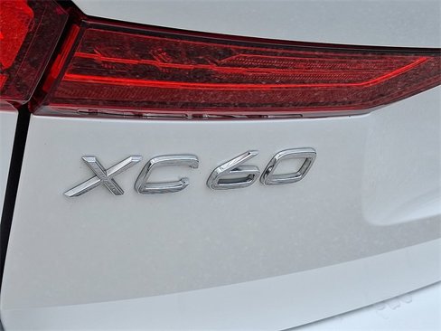 Used 2023 Volvo XC60 B5 Plus image 27