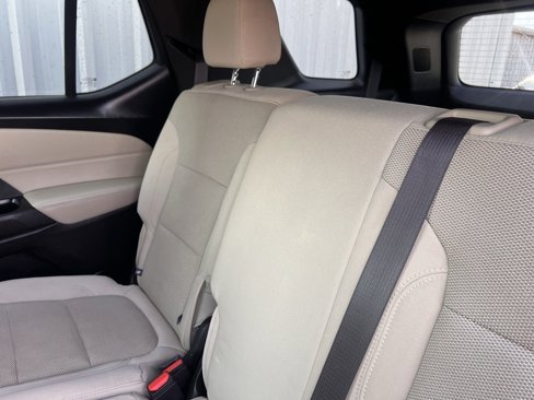 Used 2023 Chevrolet Traverse LS image 33