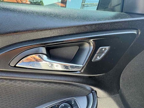 Used 2018 Chevrolet Malibu LT image 16
