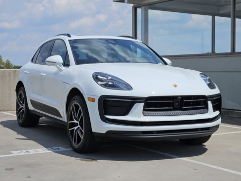 Certified 2024 Porsche Macan image 10