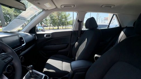 Certified 2024 Hyundai Venue SE image 33