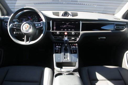 Certified 2024 Porsche Macan image 14