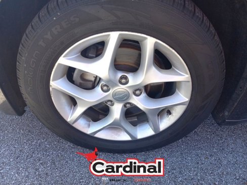 Used 2020 Chrysler Pacifica Touring-L w/ Tire & Wheel Group image 15