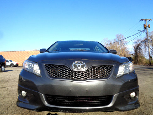 Used 2011 Toyota Camry SE image 2