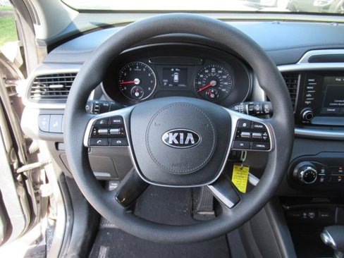 Used 2019 Kia Sorento LX image 16