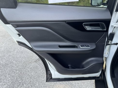 Used 2018 Jaguar F-PACE Premium image 12