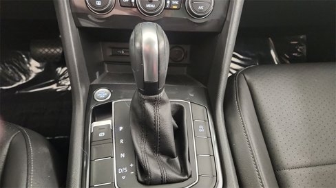 Used 2020 Volkswagen Tiguan SE w/ Panoramic Sunroof Package image 27
