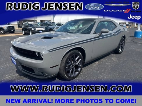 Used 2019 Dodge Challenger SXT w/ Blacktop Package image 1