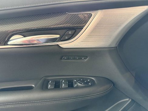 Certified 2021 Cadillac XT6 Sport w/ LPO, ONYX Package image 20