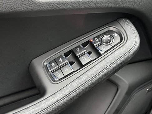 Certified 2024 Porsche Macan image 24