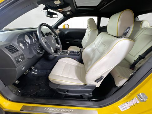 Used 2010 Dodge Challenger R/T image 18