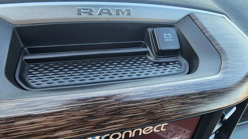 Used 2020 RAM 1500 Laramie image 32