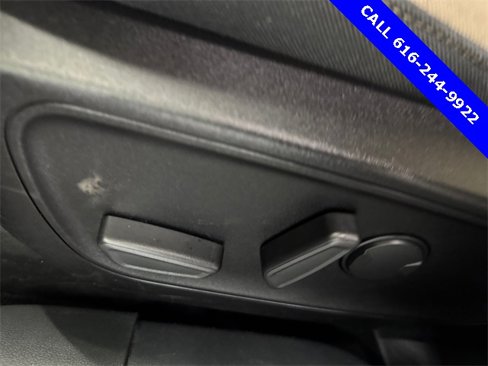 Used 2020 Ford Escape SE image 23