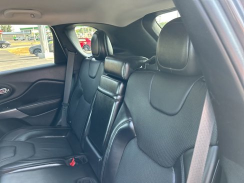 Used 2019 Jeep Cherokee Limited image 32