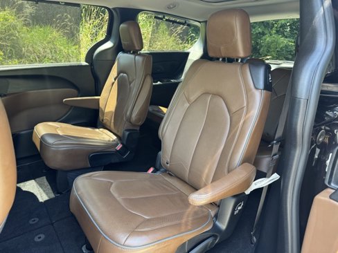 Used 2019 Chrysler Pacifica Limited w/ Advanced Safetytec Group image 29
