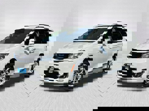 Used 2020 Chrysler Pacifica Touring-L image 1