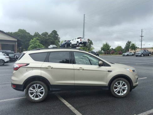 Used 2018 Ford Escape SE w/ SE Sync 3 Package image 4