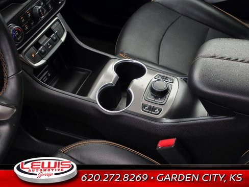 Used 2023 GMC Terrain AT4 image 17
