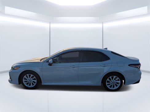 Used 2022 Toyota Camry LE image 6