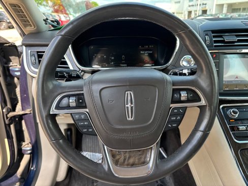 Used 2017 Lincoln Continental Select w/ Climate Package image 18