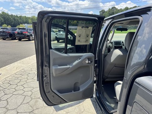 Used 2015 Nissan Frontier SV image 7
