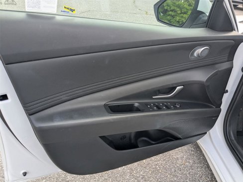 Used 2024 Hyundai Elantra Limited image 12